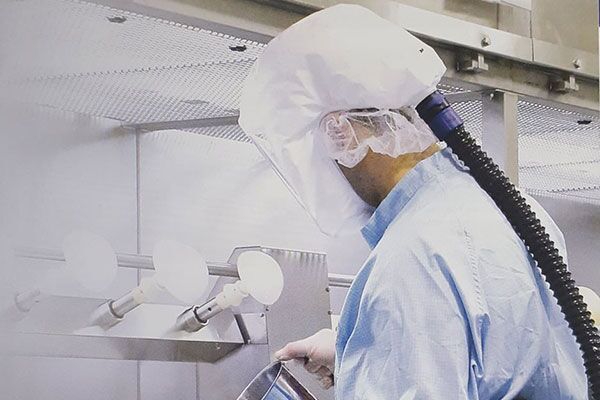 Frau Dr. Eberlein besucht mit ihrem Team den Implantat-Hersteller Polytech in Dieburg