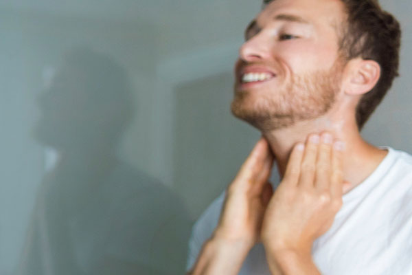 Ein Doppelkinn lässt sich ambulant in einem von Anästhesisten betreutem Dämmerschlaf in unserer Praxisklinik absaugen. 