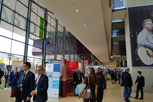 Rundgang-Industrieausstellung-Tagung Plastisch-Ästhetischen Chirurgen (DGPRÄC) in Graz